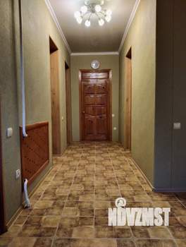 Коттедж 280м², 3-этажный, участок 10 сот.