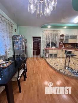 Дом 327м², 3-этажный, участок 10 сот.