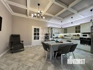 Коттедж 300м², 2-этажный, участок 10 сот.