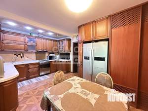 Дом 253м², 2-этажный, участок 8 сот.