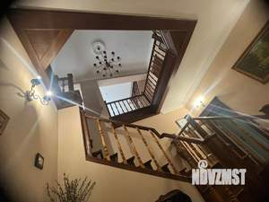 Коттедж 375м², 3-этажный, участок 10 сот.