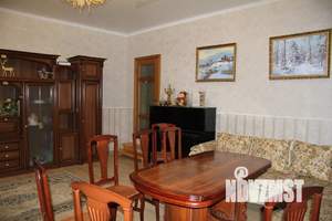 Дом 300м&sup2;, 3-этажный, посуточно, 