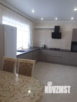 Дом 250м², 2-этажный, на длительный срок, 