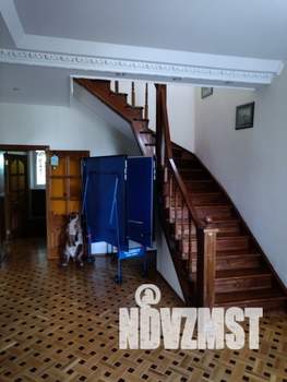 Коттедж 350м², 2-этажный, участок 10 сот.  