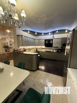 Коттедж 300м², 2-этажный, участок 10 сот.  