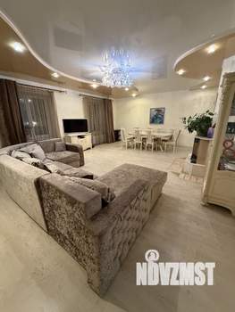 Коттедж 300м², 2-этажный, участок 10 сот.  