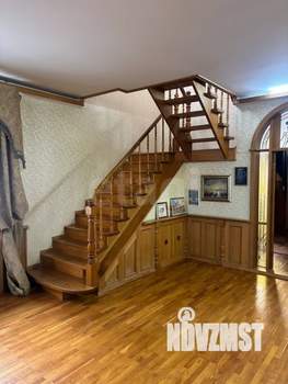 Дом 440м², 3-этажный, участок 10 сот.  