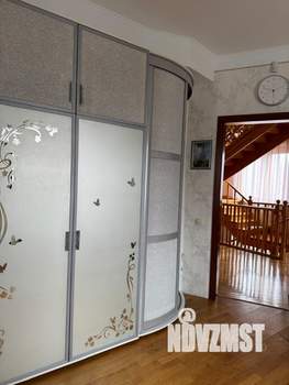 Коттедж 320м², 2-этажный, участок 10 сот.  