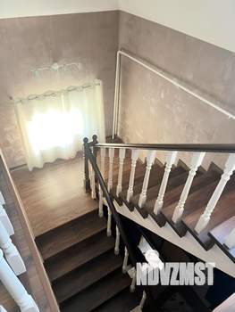 Коттедж 280м², 2-этажный, участок 10 сот.  