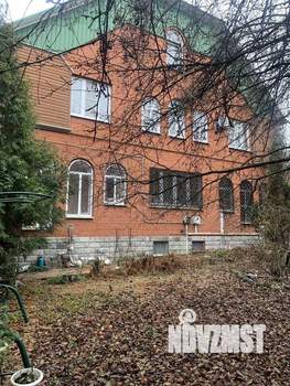 Коттедж 500м&sup2;, 4-этажный, участок 10 сот.  