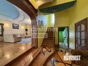 Дом 360м&sup2;, 3-этажный, участок 20 сот.  