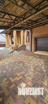 Коттедж 250м&sup2;, 2-этажный, участок 10 сот.  