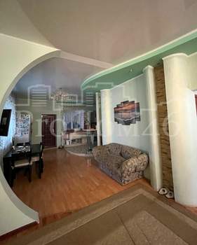 Дом 327м&sup2;, 3-этажный, участок 10 сот.  