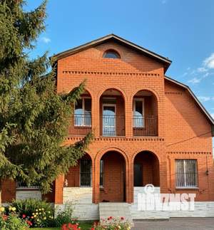 Коттедж 300м², 2-этажный, участок 10 сот.  