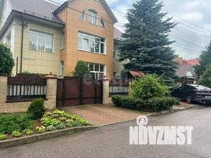 Дом 371м², 3-этажный, участок 10 сот.  