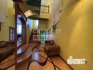 Дом 360м&sup2;, 3-этажный, участок 20 сот.  