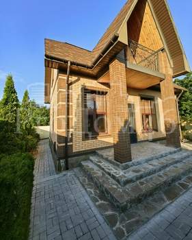 Дом 170м², 2-этажный, участок 10 сот.  