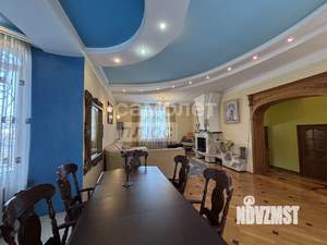 Дом 360м&sup2;, 3-этажный, участок 20 сот.  