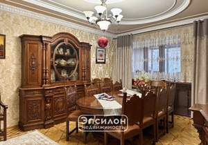 Дом 787м&sup2;, 3-этажный, участок 21 сот.  