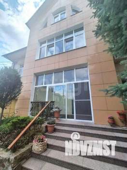 Дом 371м², 3-этажный, участок 10 сот.  