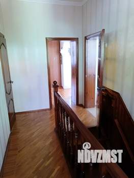 Коттедж 350м², 2-этажный, участок 10 сот.  