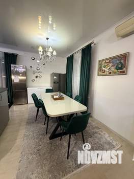 Коттедж 300м², 2-этажный, участок 10 сот.  