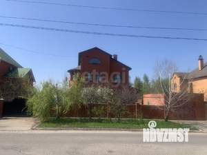 Дом 305м², 2-этажный, участок 15 сот.  