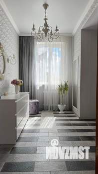 Коттедж 280м², 2-этажный, участок 10 сот.  