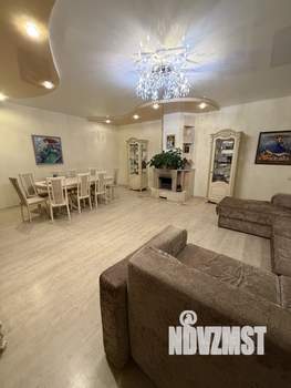 Коттедж 300м², 2-этажный, участок 10 сот.  