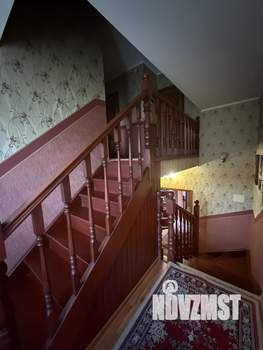 Дом 220м², 2-этажный, участок 10 сот.  