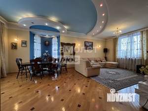 Дом 360м&sup2;, 3-этажный, участок 20 сот.  