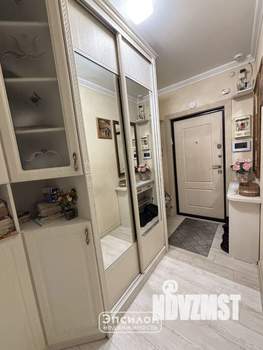 2-к квартира, вторичка, 63м2, 9/17 этаж