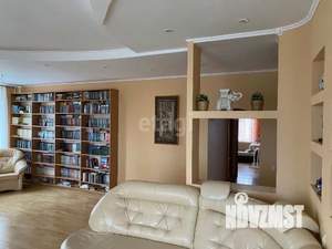 4-к квартира, вторичка, 130м2, 9/9 этаж